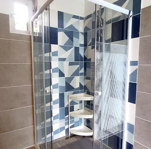 Apartma Lukas דירה *